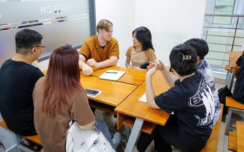 Sinh viên Ngôn ngữ Anh HUTECH: học từ thực tiễn, trưởng thành từ trải nghiệm