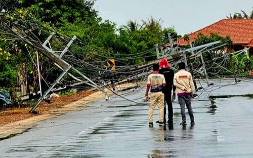 Mưa đá 'càn quét' Thái Lan: 26 cột điện đổ sập, giao thông tê liệt