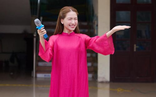 Hòa Minzy chạy 7 show diễn trong một ngày, nhận cát xê bao nhiêu?