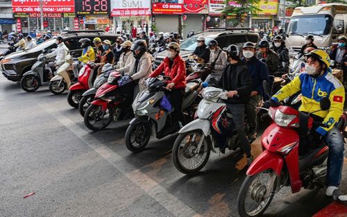 Dừng xe quá vạch chờ vẫn bị phạt 18-20 triệu đồng như vượt đèn đỏ