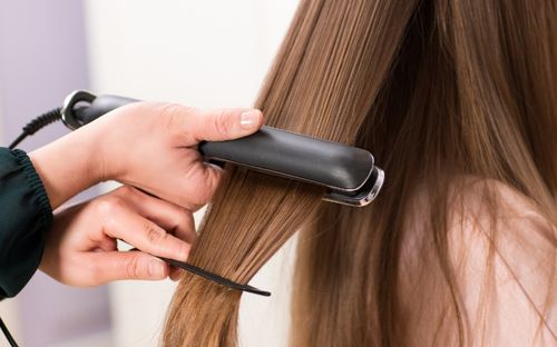 Cô gái 26 tuổi mắc suy thận vì duỗi tóc thường xuyên
