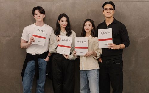 Hoàng Hậu Tái Hôn gây 'bão' với phiên bản live-action cùng dàn cast 'khủng'