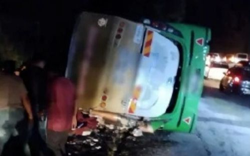 Xe chở sinh viên Đại học gặp tai nạn khiến 15 người thiệt mạng