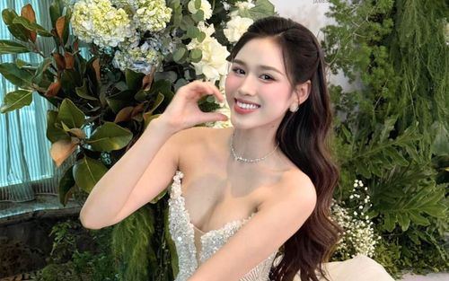 Đỗ Thị Hà đang úp mở gì qua clip 44 giây gây sốt cõi mạng?
