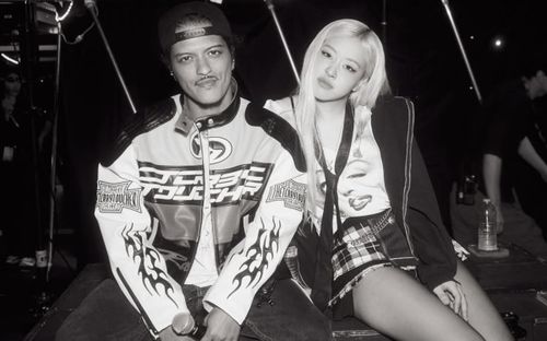 Bruno Mars nói chuyện nợ nần tại concert BLACKPINK