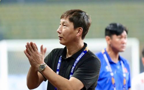 Đẳng cấp HLV Kim Sang Sik