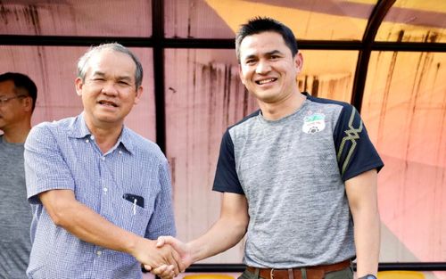 HAGL tái ngộ Kiatisuk sau khi hụt chức vô địch