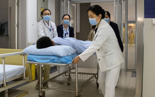 Ăn 3 tô mì giữa trưa 40 độ, chàng trai nhập viện nguy kịch