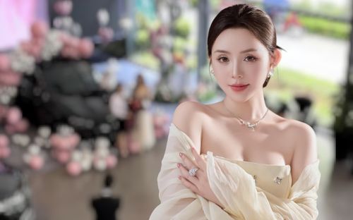 Rần rần khoảnh khắc Quỳnh Kool mua xế hộp tiền tỷ, netizen ào ào 'xin vía'