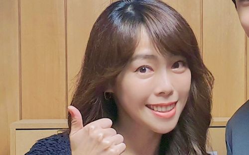 Nữ ca sĩ đình đám được phát hiện qua đời ở nhà riêng