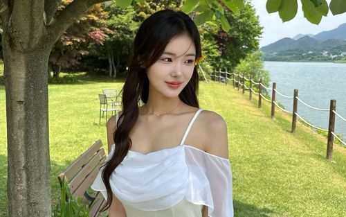 Nhan sắc đời thường quyến rũ của tân Hoa hậu Hàn Quốc