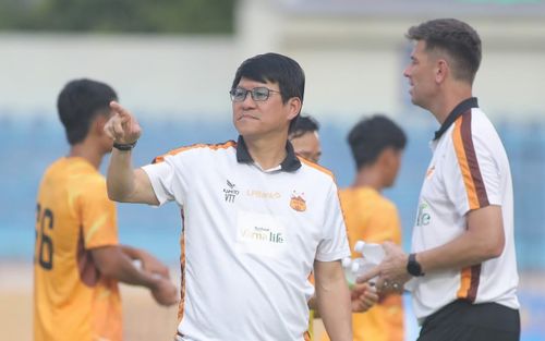 HAGL thua trận thứ ba ở Thái Lan, HLV Vũ Tiến Thành vẫn vui