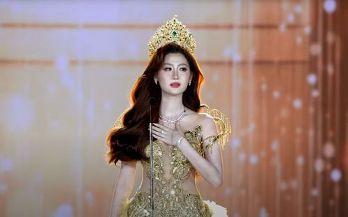 Trực tiếp chung kết Miss Grand Vietnam 2025: Quế Anh bật khóc khi final-walk