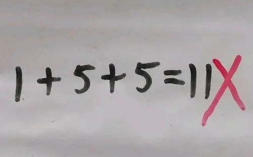 Con mang về nhà bài toán '1+5+5=11' bị chấm sai, mẹ bối rối phải hỏi thầy giáo