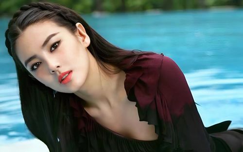 Bản sao gợi cảm của Song Hye Kyo 2 đời chồng, hẹn hò loạt tình trẻ náo loạn showbiz