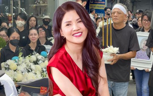 Ba ruột Ngọc Trinh đau lòng đưa tiễn con gái, dòng người khóc nghẹn tiếc thương