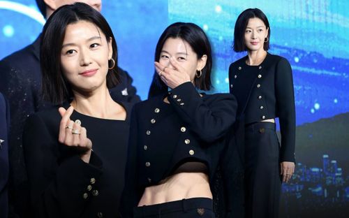 Nữ diễn viên 'Vì sao đưa anh tới' U50 vẫn tự tin diện croptop khoe vòng eo săn chắc