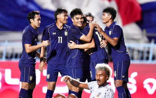 CĐV Thái Lan nhớ HLV Polking khi đội nhà chỉ thắng 3-0