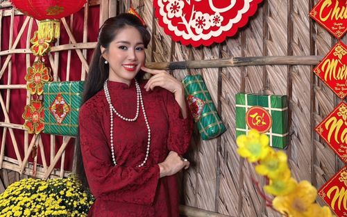 Lê Phương khoe visual đằm thắm khi diện áo dài đỏ trong ngày đầu năm
