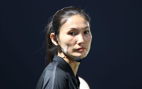 Tình thế đảo ngược với nữ trọng tài Lào