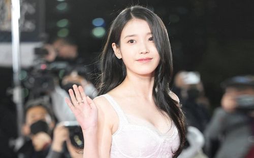 IU từng bật khóc trong vòng tay người đàn ông khiến cô khổ sở nhất showbiz