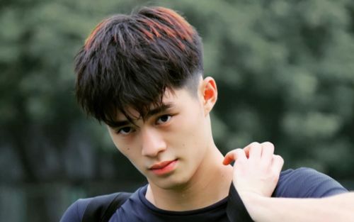 Vẻ đẹp tựa người mẫu của thủ môn Trần Trung Kiên