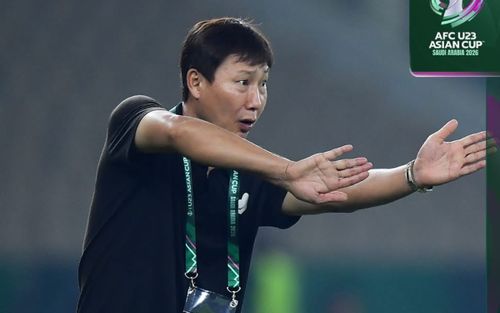 Truyền thông châu Á ngả mũ trước kỳ tích của HLV Kim Sang Sik