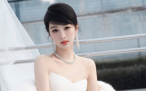 'Choáng' với lối sống của Dương Tử khi sở hữu khối tài sản gần 1900 tỷ đồng