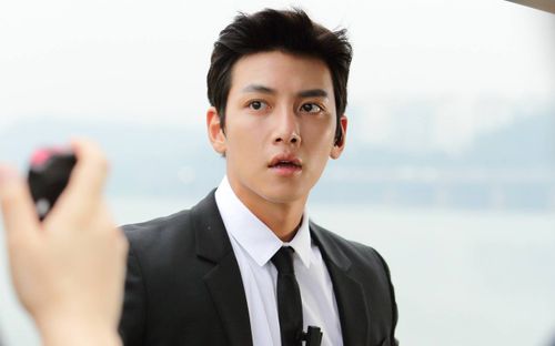 Ji Chang Wook đổi vận nhờ 'yêu' Suzy?