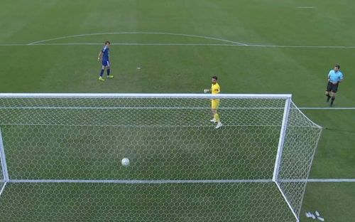 Thủ môn Jordan ăn mừng hớ giúp U23 Nhật Bản đi tiếp