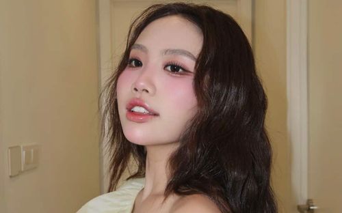 Phương Mỹ Chi khoe ảnh giữa đêm gây bàn tán