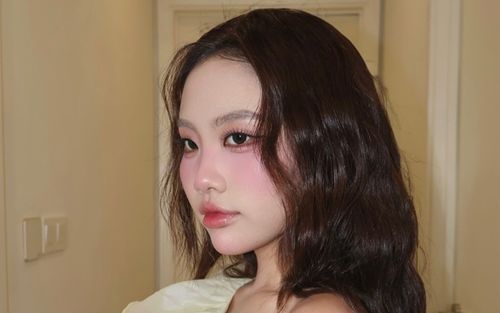 Hai chiếc váy khoe dáng của Phương Mỹ Chi