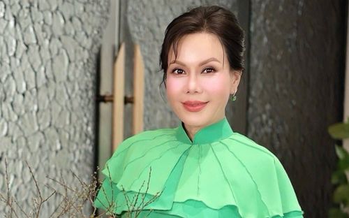 Việt Hương hạnh phúc khoe 'ba cục vàng' để ăn Tết