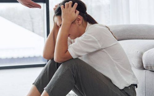 Nhận con nuôi, người phụ nữ lập tức ly hôn khi em chồng tiết lộ thân phận thật sự của đứa trẻ