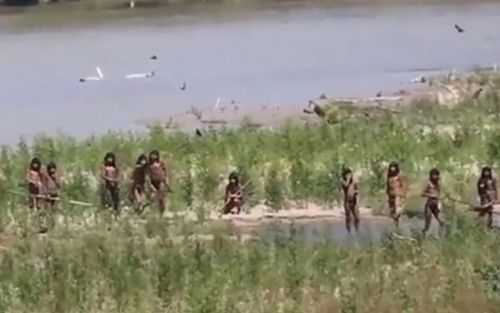 Cận cảnh hình ảnh về bộ lạc sống trong rừng Amazon, biệt lập với thế giới bên ngoài