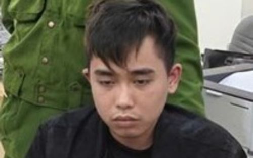 Bênh vực bạn gái vừa bị cho nghỉ việc, thanh niên không ngờ đến cái kết