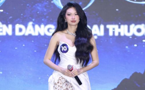 Cô gái sinh năm 2004 đăng quang tại cuộc thi Duyên Dáng Ngoại Thương