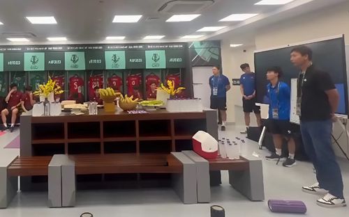 Trước lúc ra sân gặp U23 Trung Quốc, HLV Kim Sang Sik nói lời ý nghĩa trong phòng thay đồ