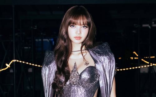 Lisa (BLACKPINK) lộ rõ vóc dáng nảy nở, ăn diện ngày càng táo bạo