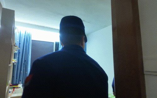 Người mẹ gọi cứu hỏa nhờ bắt con trai lúc nửa đêm, lý do khiến ai cũng bất ngờ