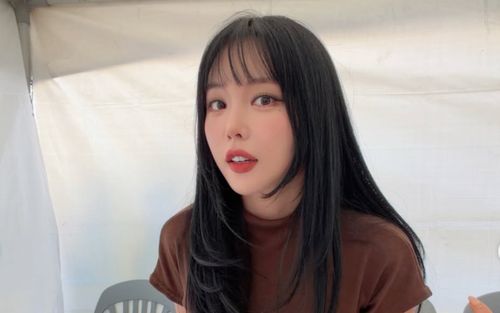 Ca sĩ Hong Jin Young khoe vóc dáng mảnh mai sau tin đồn mang thai