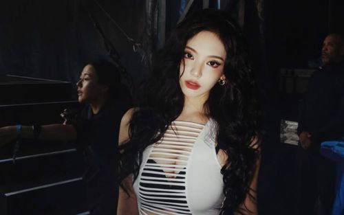 Ningning (aespa) khoe vẻ đẹp trưởng thành đầy cuốn hút