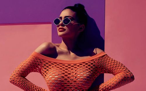 Người mẫu Kylie Jenner gây choáng khi diện váy lưới táo bạo, khoe dáng nóng bỏng ở tuổi 29