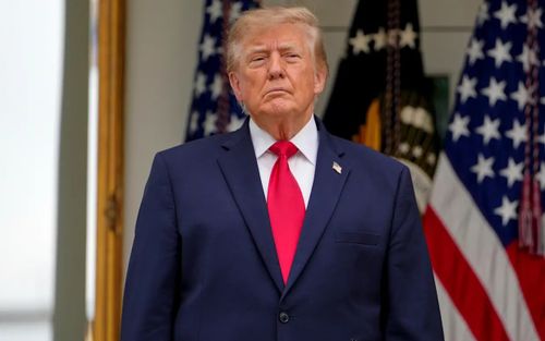 Ông Trump tiết lộ đang gặp vấn đề sức khỏe nghiêm trọng