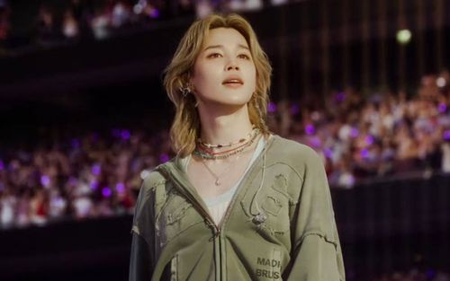 Jimin (BTS) khoe ảnh selfie cận mặt, nhan sắc khiến fan xuýt xoa