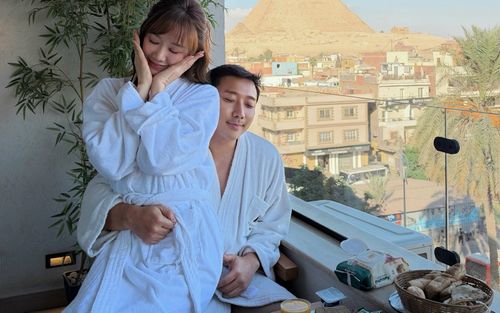 Trấn Thành và Hari Won gây chú ý vì một chi tiết ở Ai Cập