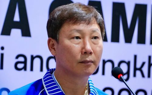 HLV Kim Sang Sik tạm chia tay