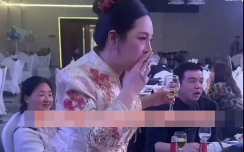Cô dâu 38 tuổi có hành động gây sốc tại đám cưới, khách mời ngán ngẩm