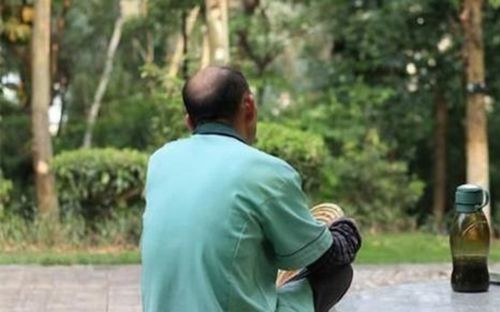 Kết hôn ở tuổi 102, cụ ông khiến cả gia đình bủa vây trong sóng gió