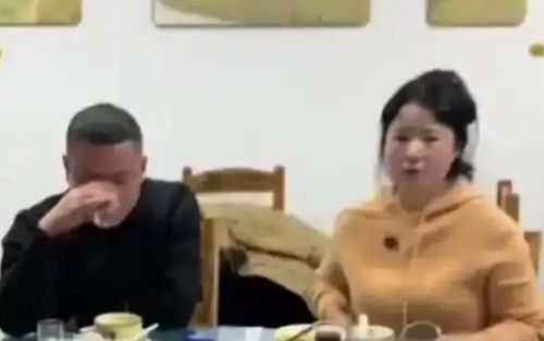 Vợ giục đến nhà hàng gấp, người chồng bàng hoàng khi nhìn thấy khung cảnh bên trong